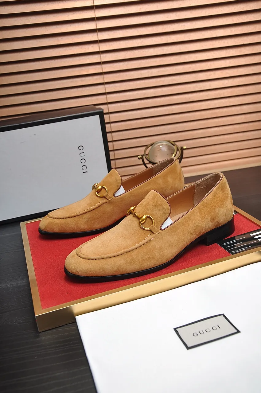 Men's men's shoes 💰500💶 [LV] (original single cowhide lining) 🍀LV's latest genuine leather business suit shoes are launched simultaneously on the official website. The first-layer cowhide imported from Italy is made of heavy gold, 💥official website 1:1 rubber outsole. Versatile to wear, high-end without losing class, and the color combination is extraordinary. This four-season style is alluring when worn on your feet, showing off your big-name flair. Standard code 38-45 (45 customized)